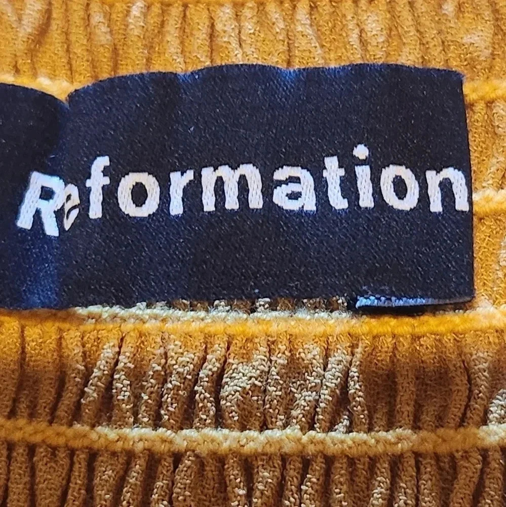 Reformation Cropped Longsleeve Gold Top With Ruffled Snached Waist Size Medium - Picture 4 of 5